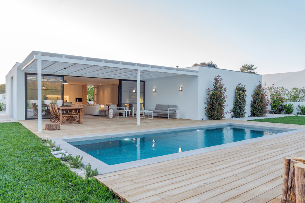 Modern,villa,with,pool,and,deck,with,interior